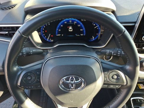 Used 2022 Toyota Corolla Cross XLE w/ Convenience Package image 19