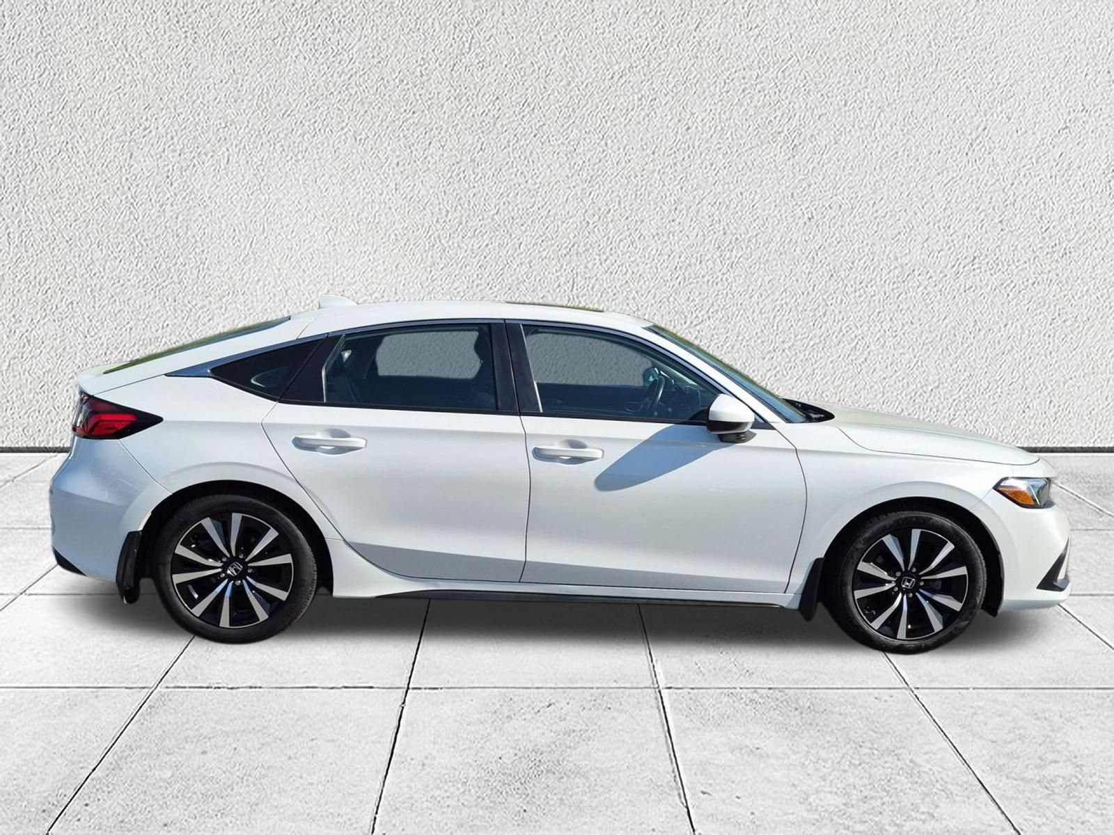 Used 2024 Honda Civic EX-L image 2