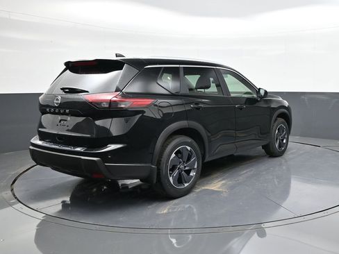 Used 2025 Nissan Rogue SV w/ SV Premium Package FWD image 7
