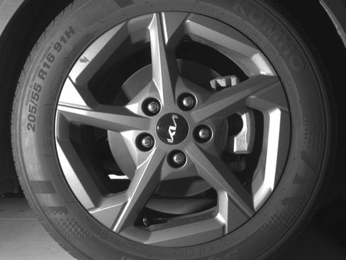 Used 2025 Kia K4 LXS image 13