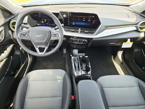 New 2026 Chevrolet Trax LT w/ Driver Confidence Package FWD image 6