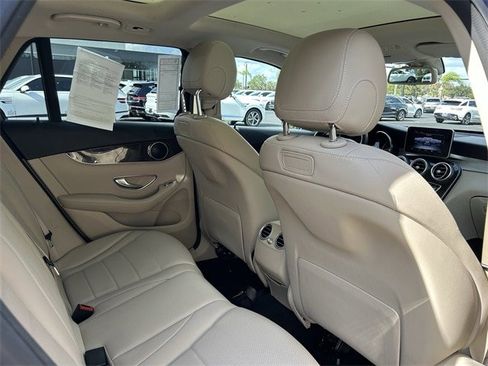 Used 2019 Mercedes-Benz GLC 300 4MATIC image 19