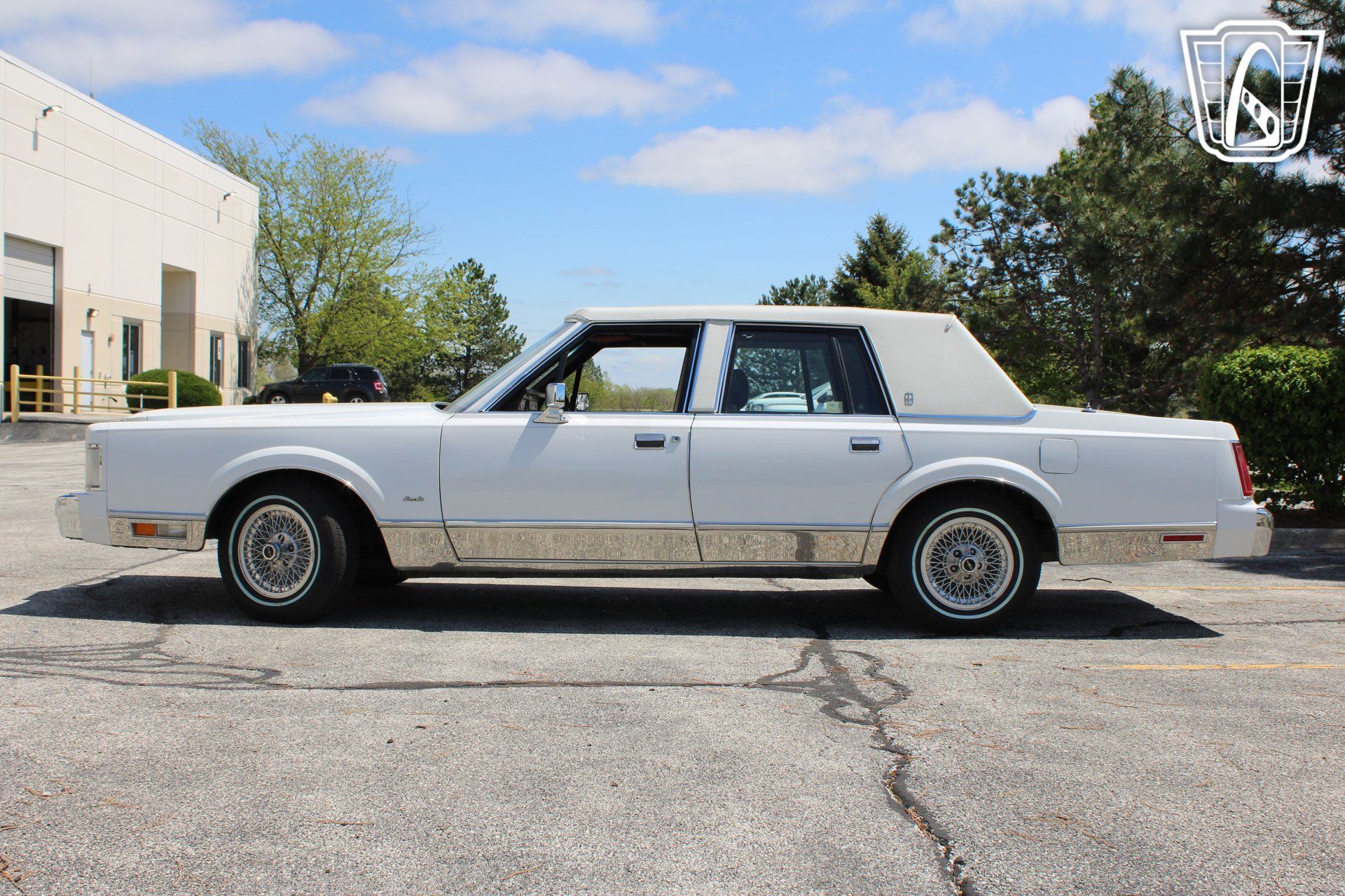 Used 1988 Lincoln Town Car Signature RWD image 5