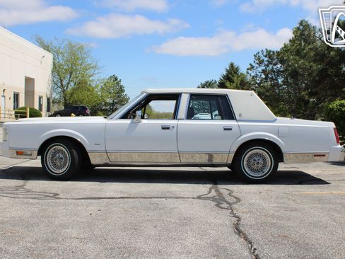 Used 1988 Lincoln Town Car Signature RWD image 5