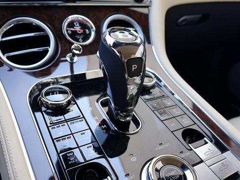 New 2026 Bentley Continental GTC AWD/4WD image 30