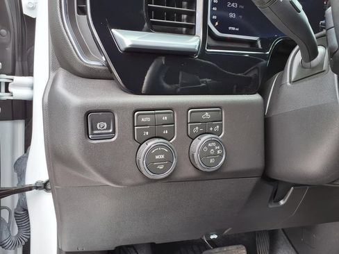 Used 2026 Chevrolet Silverado 1500 LT Trail Boss w/ Convenience Package II AWD/4WD image 26