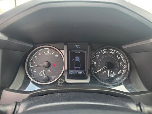Used 2019 Toyota Tacoma TRD Off-Road image 24