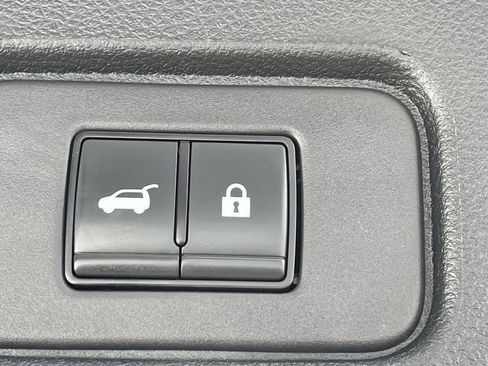 Used 2023 Nissan Pathfinder SL image 20