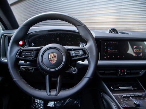 Used 2026 Porsche Cayenne Coupe AWD/4WD image 16