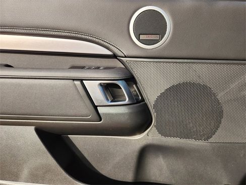 Used 2024 Land Rover Discovery Dynamic SE image 22