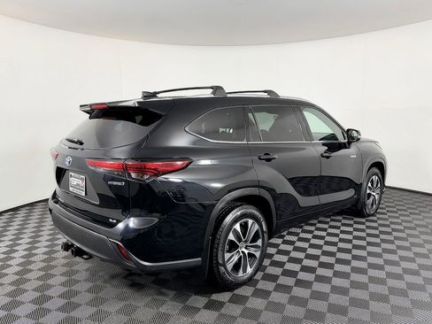 Used 2021 Toyota Highlander XLE image 8