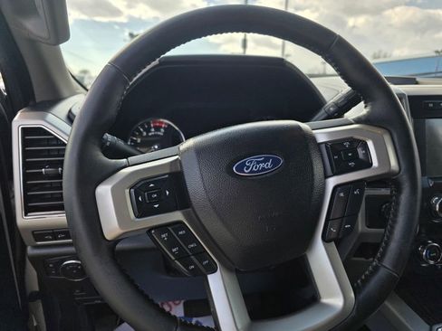 Used 2020 Ford F350 Lariat w/ Lariat Ultimate Package image 4