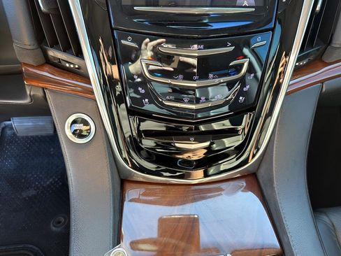 Used 2016 Cadillac Escalade Premium image 35
