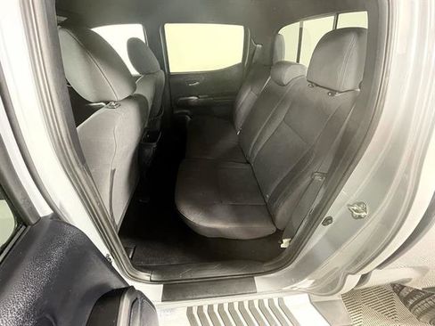 Certified 2018 Toyota Tacoma TRD Off-Road image 11