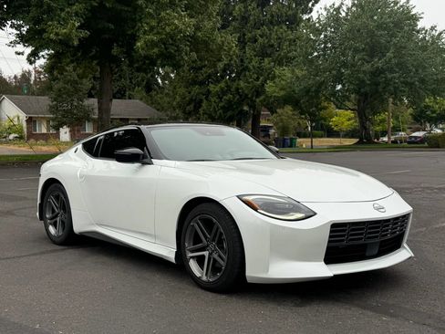 Used 2024 Nissan Z Sport w/ Floor Mat Package RWD image 7