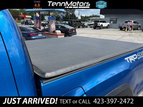 Used 2018 Toyota Tacoma TRD Off-Road AWD/4WD image 12