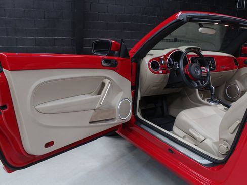 Used 2014 Volkswagen Beetle TDI FWD image 32