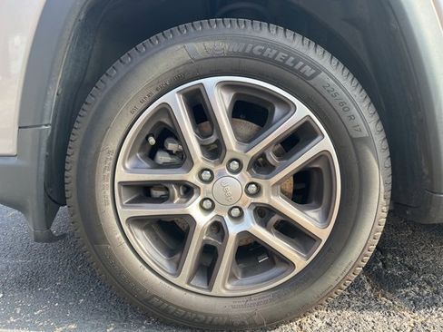 Used 2020 Jeep Compass Latitude image 4