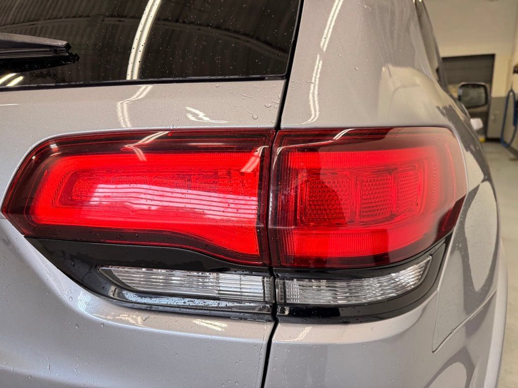 Used 2018 Jeep Grand Cherokee Altitude AWD/4WD image 5