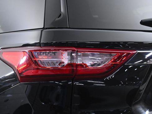 Used 2018 Chevrolet Traverse Premier image 6