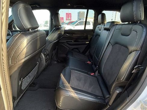 Used 2023 Jeep Grand Cherokee Altitude RWD image 24