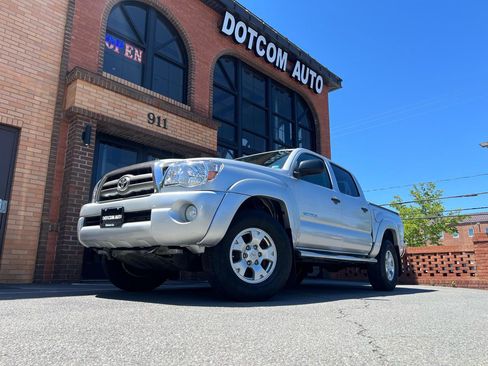 Used 2010 Toyota Tacoma 4x4 Double Cab image 3