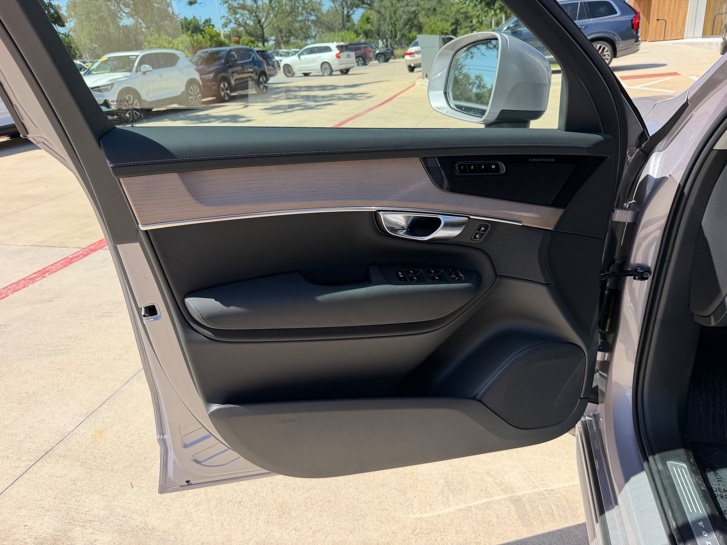 New 2026 Volvo XC90 B6 Plus w/ Protection Package Premier AWD/4WD image 19