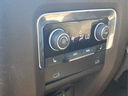 Used 2023 Chevrolet Tahoe Z71 w/ Luxury Package AWD/4WD image 23