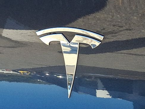 Used 2024 Tesla Model Y Long Range AWD/4WD image 27