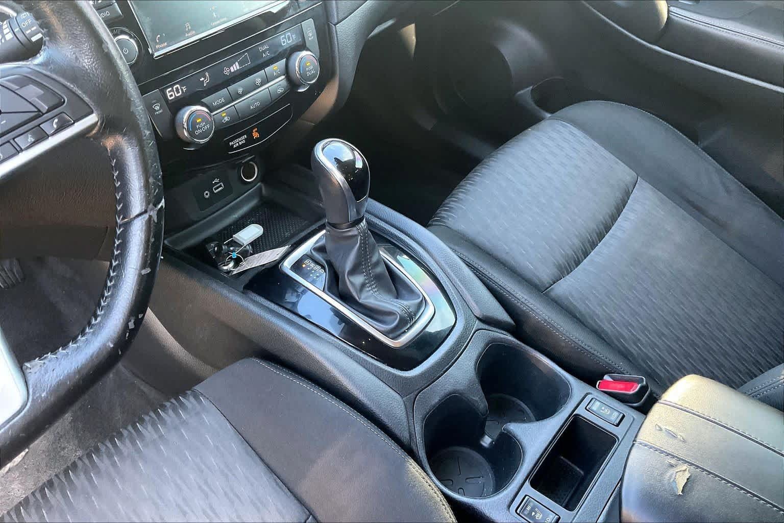 Used 2020 Nissan Rogue SV FWD image 16