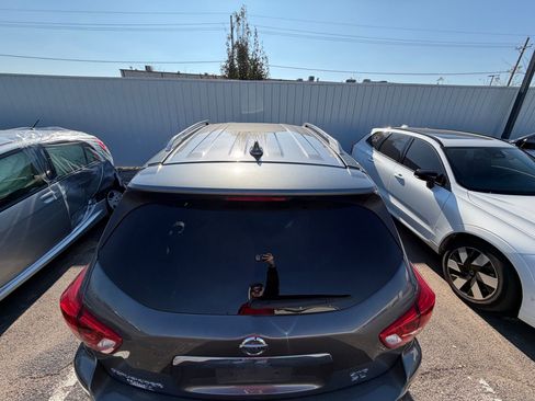 Used 2019 Nissan Pathfinder SL image 18