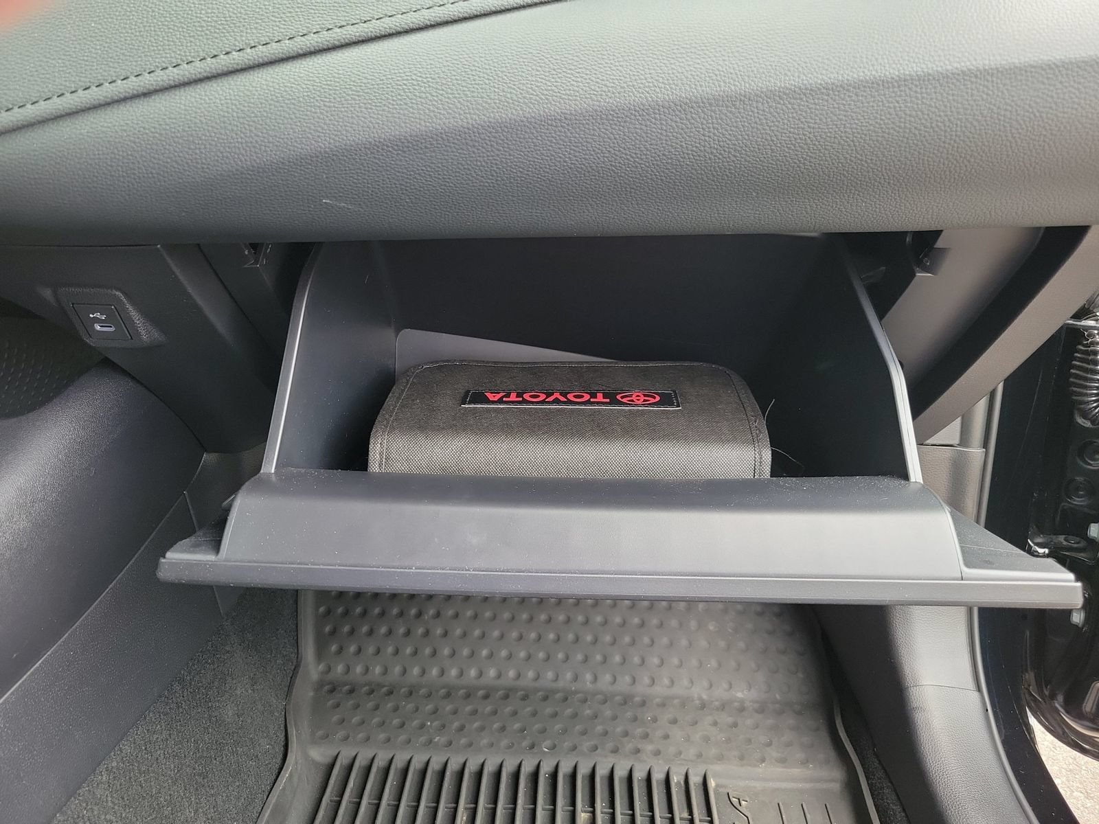 Used 2025 Toyota Corolla SE FWD image 38