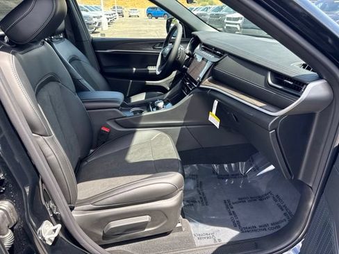 New 2026 Jeep Grand Cherokee Altitude AWD/4WD image 26