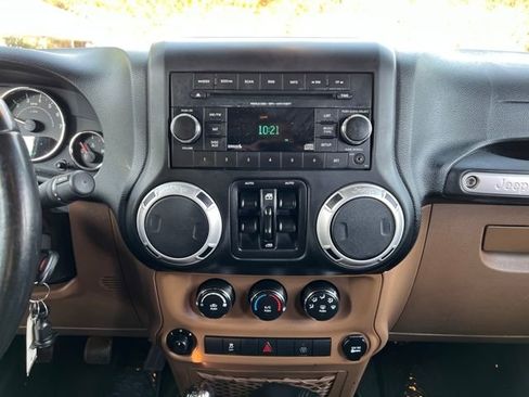 Used 2014 Jeep Wrangler Unlimited Sahara image 22