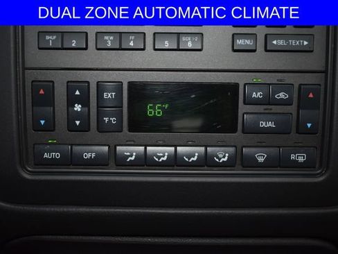 Used 2008 Lincoln Town Car Executive RWD image 5