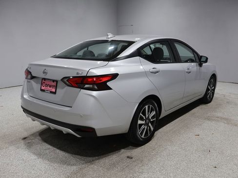 Used 2021 Nissan Versa SV image 2