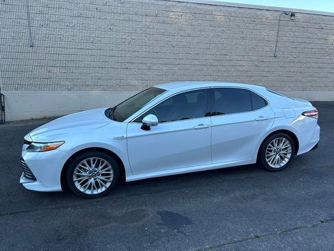 Used 2018 Toyota Camry XLE image 8