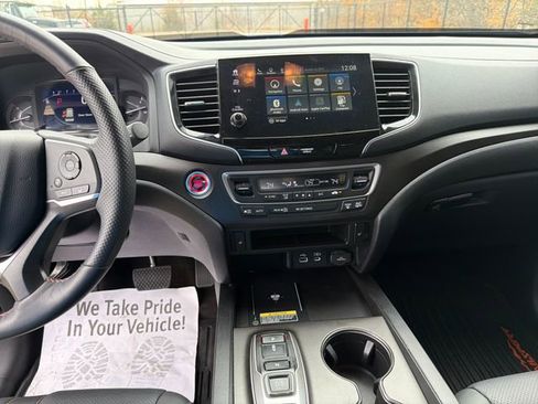 Used 2025 Honda Passport TrailSport image 19