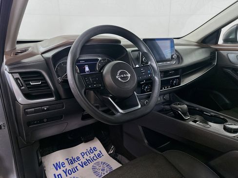 Used 2023 Nissan Rogue SV image 9