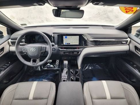 Used 2025 Toyota Camry SE w/ Convenience Package image 30