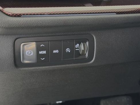 Used 2024 Chevrolet Traverse Z71 AWD/4WD image 10