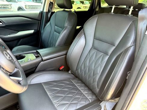 Used 2024 Nissan Rogue Platinum w/ Platinum Premium Package FWD image 10