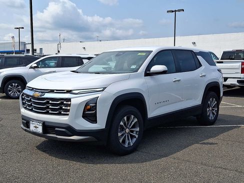 Used 2026 Chevrolet Equinox LT FWD image 3