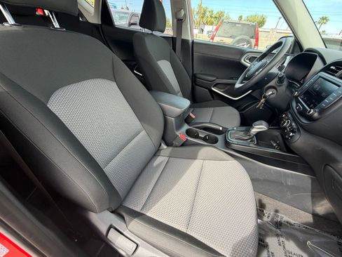 Used 2025 Kia Soul LX w/ LX Technology Package image 34