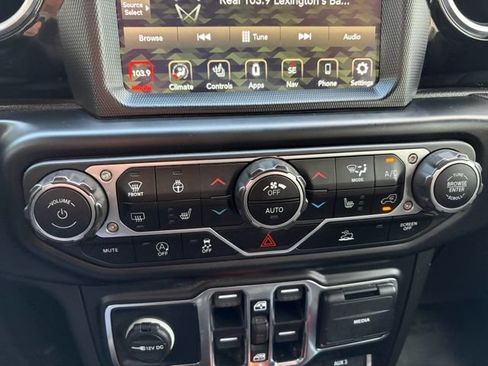 Used 2022 Jeep Gladiator Rubicon w/ LED Lighting Group AWD/4WD image 29