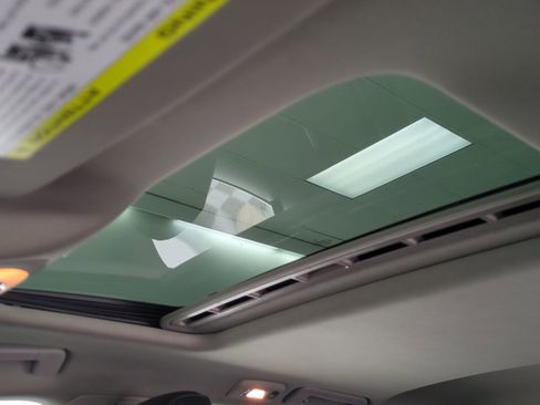 Used 2015 Porsche Panamera 4 image 17