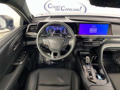 Used 2025 Toyota Crown Platinum image 17