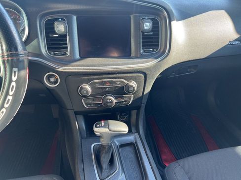 Used 2017 Dodge Charger SXT image 16
