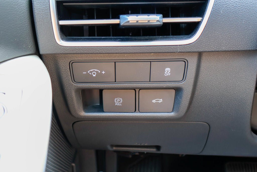 Used 2025 Hyundai Sonata SEL FWD image 17
