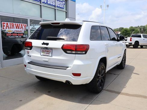 Used 2019 Jeep Grand Cherokee Altitude AWD/4WD image 3